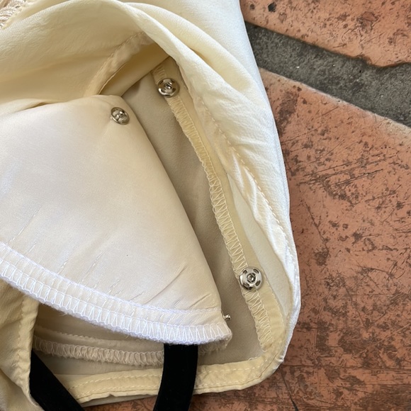 NANETTE LEPORE 100% Silk Cream Sleeveless Blouse with Beautiful Front Details - Picture 8 of 13